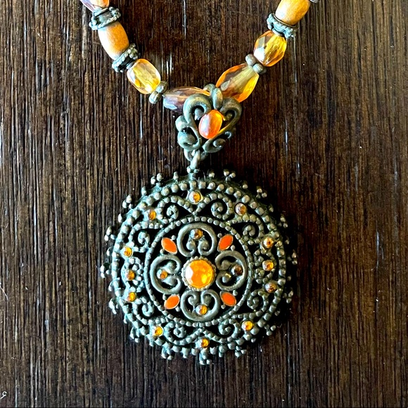 Beaded Choker necklace with medallion. Very pretty!! - Picture 2 of 3